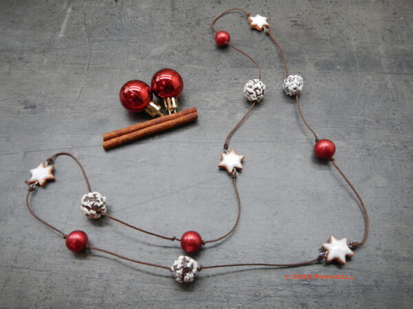 Weihnachtskugel-Zimtstern-Rumkugel-Kette